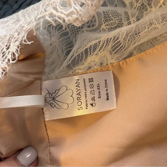 Elegant Lace Off-Shoulder Dress - Picture 4 of 4